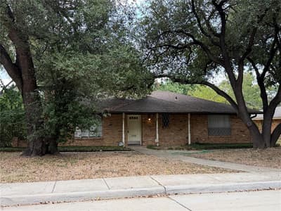 1010 Denmark Street, Grand Prairie TX 75050
