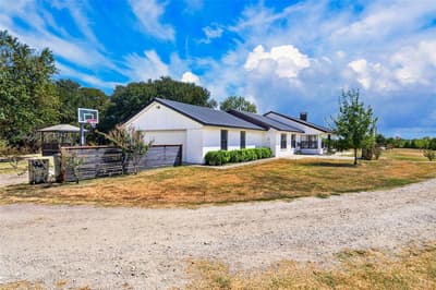 424 Fm 1563, Wolfe City TX 75496 - Photo 2