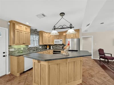 617 N Avenue D, Springtown TX 76082 - Photo 2