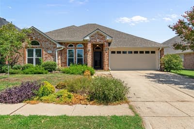 1327 Pegasus Drive, Arlington TX 76013 - Photo 2