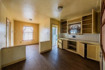 5801 Kilpatrick Avenue, Fort Worth TX 76107 - Photo 2