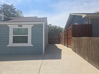 3211 Ramsey Avenue, Dallas TX 75216 - Photo 2