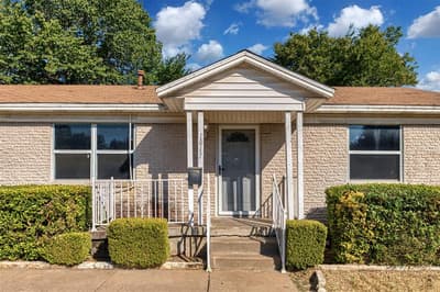 1017 E Spurgeon Street, Fort Worth TX 76115 - Photo 2
