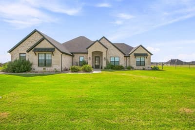 212 Buena Vista Drive, Godley TX 76044 - Photo 2