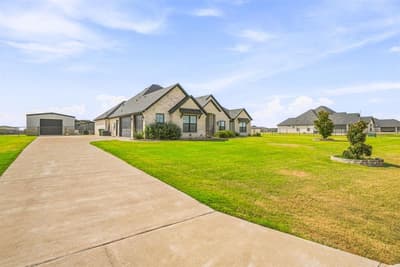 212 Buena Vista Drive, Godley TX 76044 - Photo 3