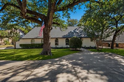 2105 Wilson Drive, Arlington TX 76011 - Photo 2