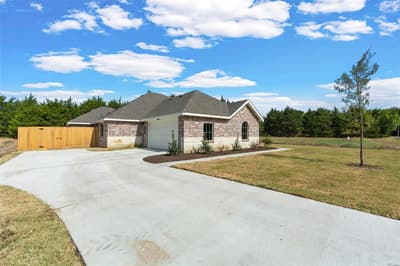 425 WATERCREST Lane, Glenn Heights TX 75154 - Photo 2