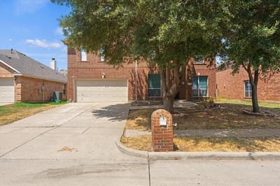 2236 Sparrow Hawk Court, Grand Prairie TX 75052 - Photo 2