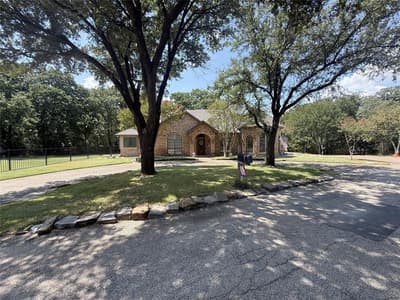 100 Kings Row Drive, Mansfield TX 76063 - Photo 2
