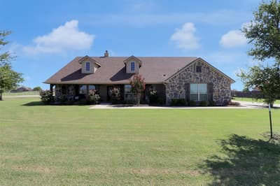 7818 Sagebrush Lane, Godley TX 76044 - Photo 2