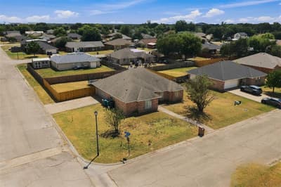 220 Knight Lane, Lacy Lakeview TX 76705 - Photo 2