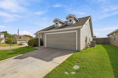 2901 Questa Street, Fort Worth TX 76119 - Photo 3