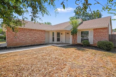 7116 Blackberry Drive, Arlington TX 76016 - Photo 2
