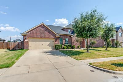 124 Lone Oak Drive, Crowley TX 76036 - Photo 2