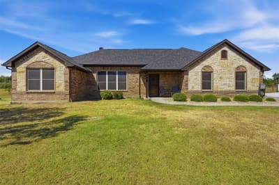201 N Casey Court, Springtown TX 76082 - Photo 2