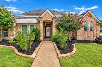 504 Quail Cove Court, Hurst TX 76054