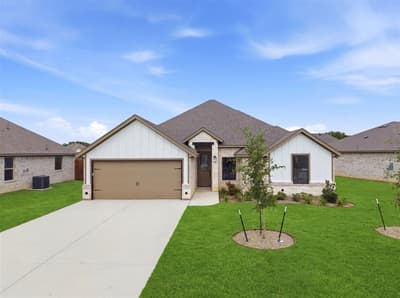 728 Raylan Street, Springtown TX 76082 - Photo 3