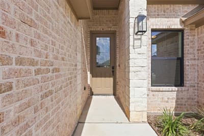 728 Raylan Street, Springtown TX 76082 - Photo 4