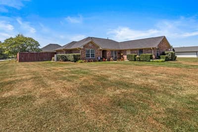 2701 Silver Spring Trail, Mount Pleasant TX 75455 - Photo 2