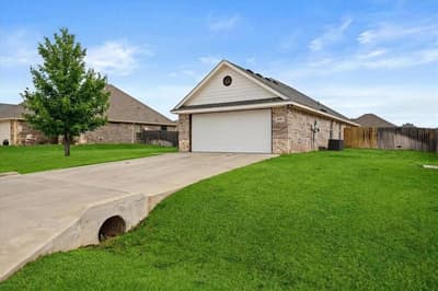 3331 Arrow Creek Drive, Granbury TX 76049 - Photo 2