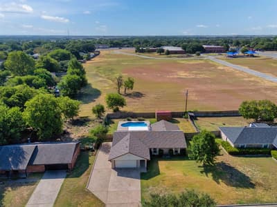605 Angel Fire Drive, Hewitt TX 76643 - Photo 5