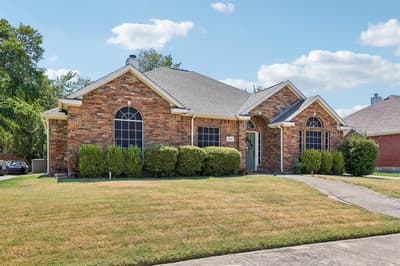 204 Sherwood Drive, Murphy TX 75094 - Photo 2