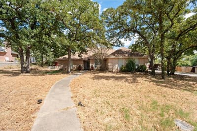 512 Shady Oaks Trail, Burleson TX 76028 - Photo 2