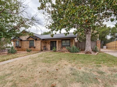 618 Brent Drive, Arlington TX 76012 - Photo 2