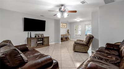 813 Beacon Hill Drive, Irving TX 75061 - Photo 3