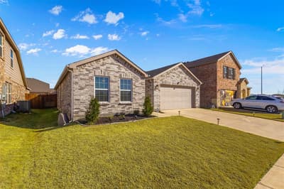 2117 Winding Creek Way, Denton TX 76208 - Photo 2