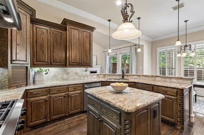 8523 Lakemont Drive, Dallas TX 75209 - Photo 4