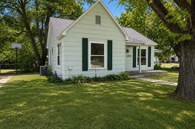 1031 Ritchey Street, Gainesville TX 76240 - Photo 2