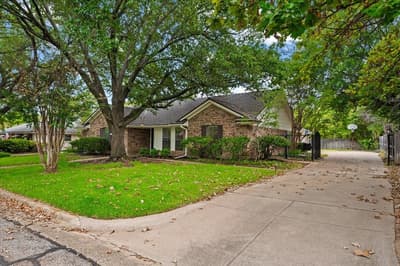 4604 Clay Court Lane, Arlington TX 76017 - Photo 3