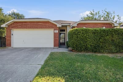 4816 Barnhill Lane, Fort Worth TX 76135 - Photo 2