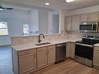 414 Valley Mills Drive, Arlington TX 76018 - Photo 5
