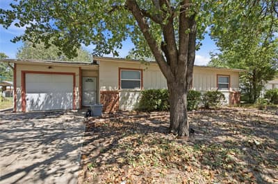 740 Thomas Avenue, Hurst TX 76053