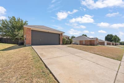 832 Beaver Creek Drive, Burleson TX 76028 - Photo 3
