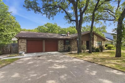 2703 Oak Cliff Lane, Arlington TX 76012 - Photo 2