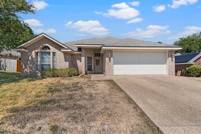 616 Pebble Creek Drive, Hewitt TX 76643