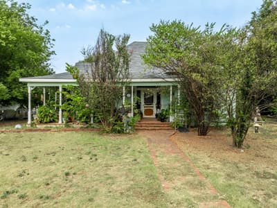 210 S Corporation Street, Hillsboro TX 76645 - Photo 2