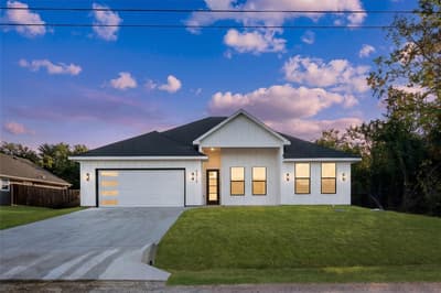 5815 Belaire Circle, Granbury TX 76048 - Photo 2