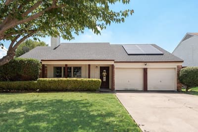 2617 Winslow Drive, Grand Prairie TX 75052 - Photo 2