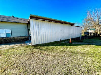 209 N Bowie Street, Jacksboro TX 76458 - Photo 2