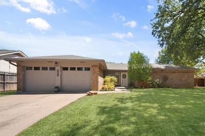 2709 Burnwood Court, Arlington TX 76016 - Photo 2