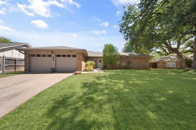 2709 Burnwood Court, Arlington TX 76016