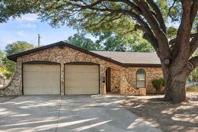 316 NW Summercrest Boulevard, Burleson TX 76028
