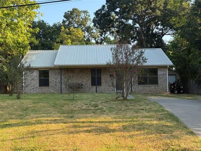 315 E 2nd Street, Bonham TX 75418
