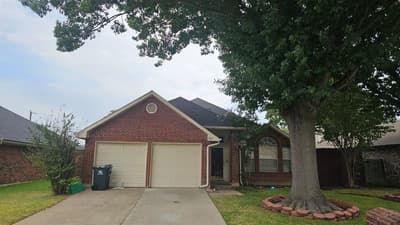 827 Quail Brook Drive, Arlington TX 76001