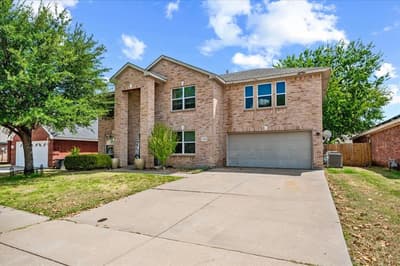 2423 Ranchview Drive, Grand Prairie TX 75052 - Photo 2