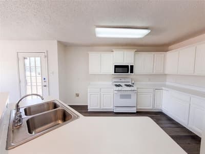 213 Cozy Lane, Cedar Hill TX 75104 - Photo 2